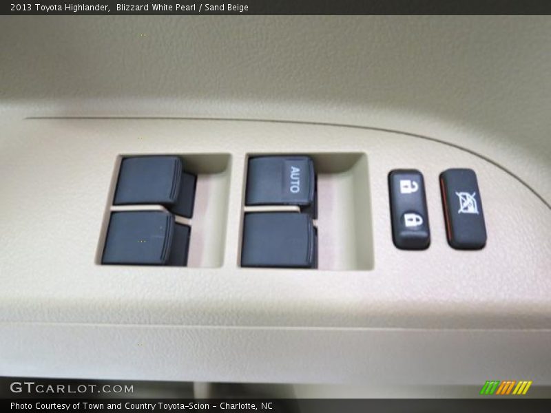 Blizzard White Pearl / Sand Beige 2013 Toyota Highlander
