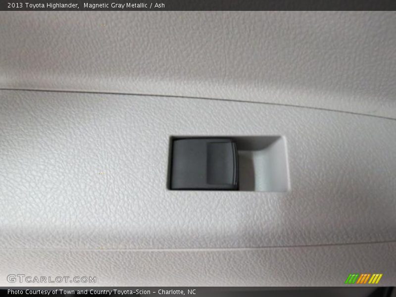 Magnetic Gray Metallic / Ash 2013 Toyota Highlander