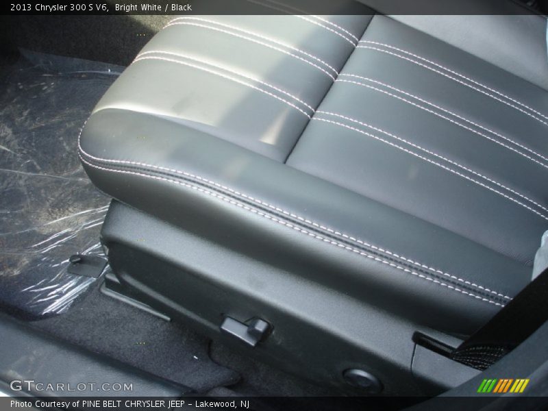 Bright White / Black 2013 Chrysler 300 S V6