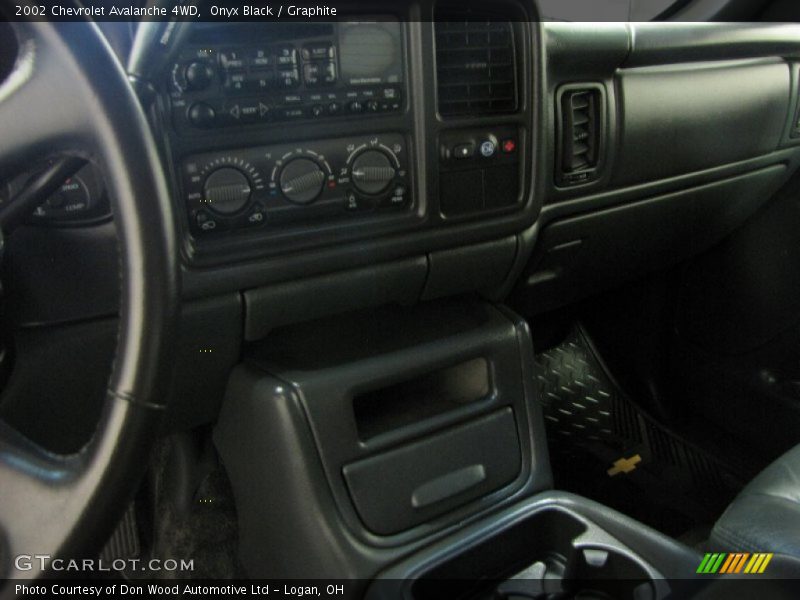 Onyx Black / Graphite 2002 Chevrolet Avalanche 4WD
