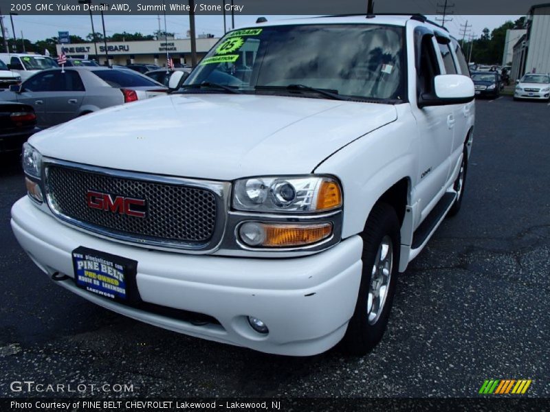 Summit White / Stone Gray 2005 GMC Yukon Denali AWD