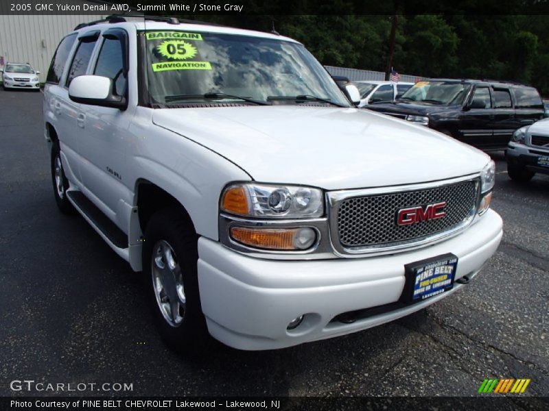 Summit White / Stone Gray 2005 GMC Yukon Denali AWD