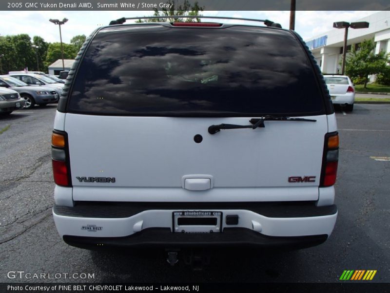 Summit White / Stone Gray 2005 GMC Yukon Denali AWD