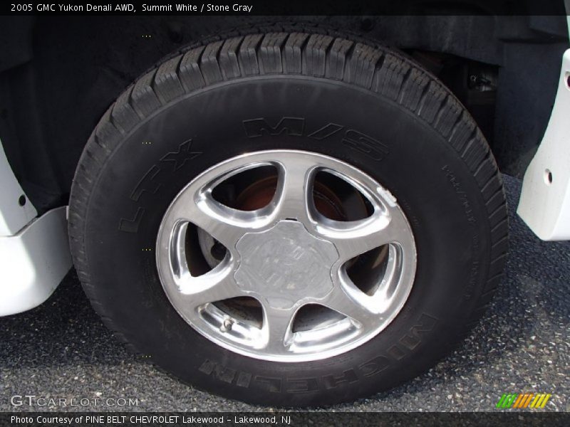 Summit White / Stone Gray 2005 GMC Yukon Denali AWD