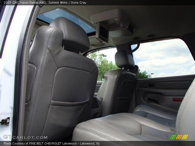 Summit White / Stone Gray 2005 GMC Yukon Denali AWD