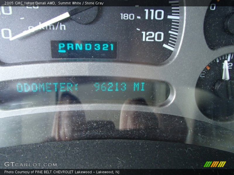 Summit White / Stone Gray 2005 GMC Yukon Denali AWD