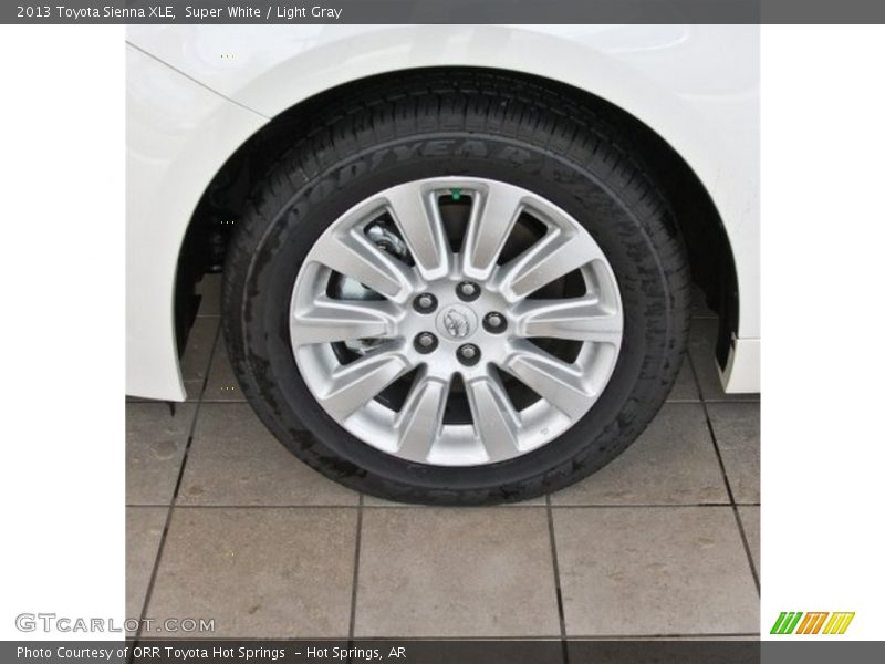 Super White / Light Gray 2013 Toyota Sienna XLE