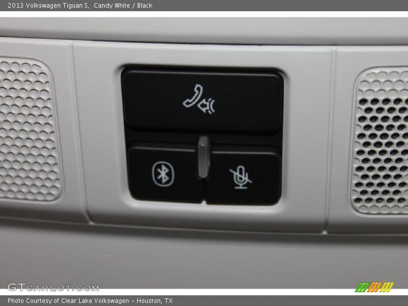 Candy White / Black 2013 Volkswagen Tiguan S