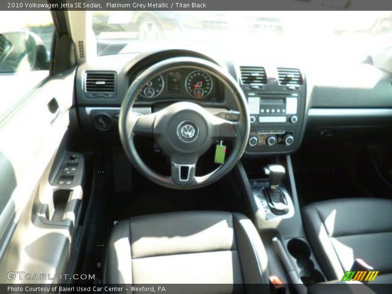 Platinum Grey Metallic / Titan Black 2010 Volkswagen Jetta SE Sedan