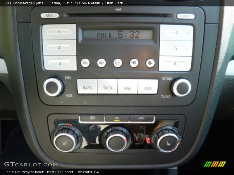 Platinum Grey Metallic / Titan Black 2010 Volkswagen Jetta SE Sedan