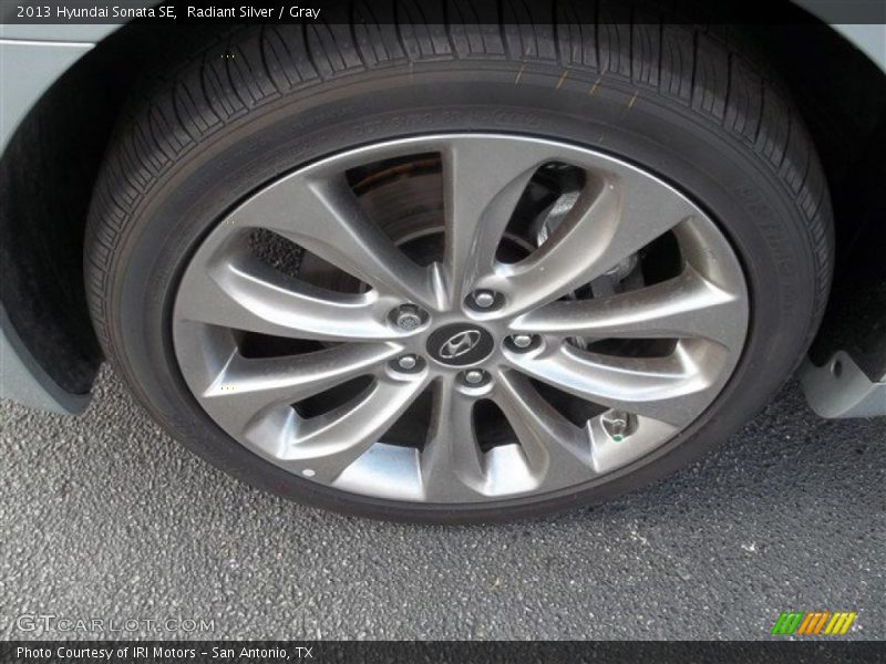 Radiant Silver / Gray 2013 Hyundai Sonata SE
