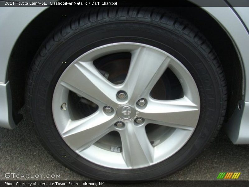 Classic Silver Metallic / Dark Charcoal 2011 Toyota Camry SE