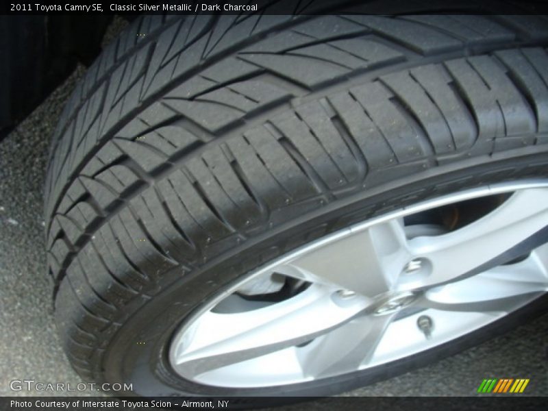 Classic Silver Metallic / Dark Charcoal 2011 Toyota Camry SE