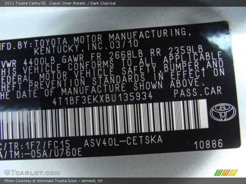 Classic Silver Metallic / Dark Charcoal 2011 Toyota Camry SE