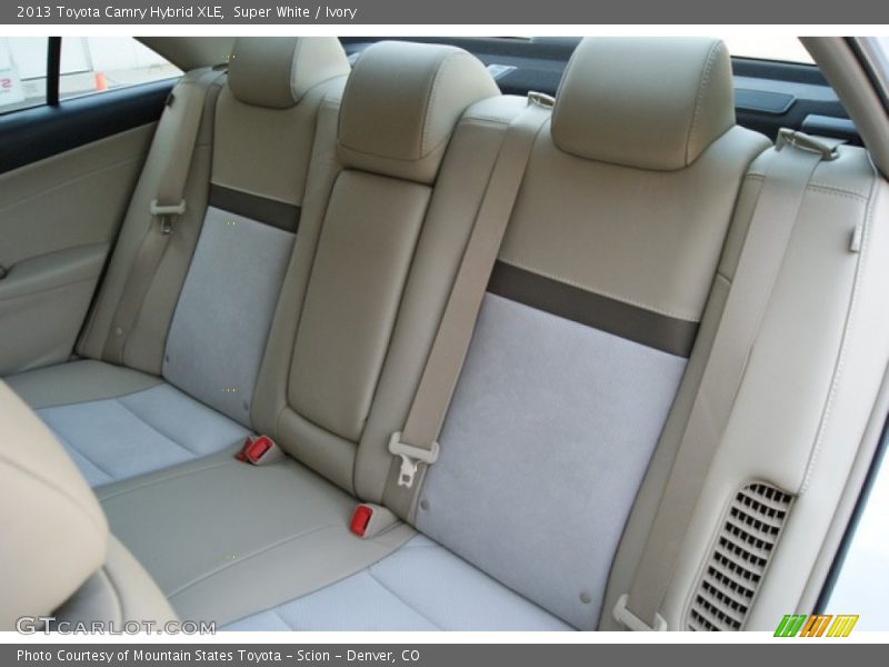 Super White / Ivory 2013 Toyota Camry Hybrid XLE