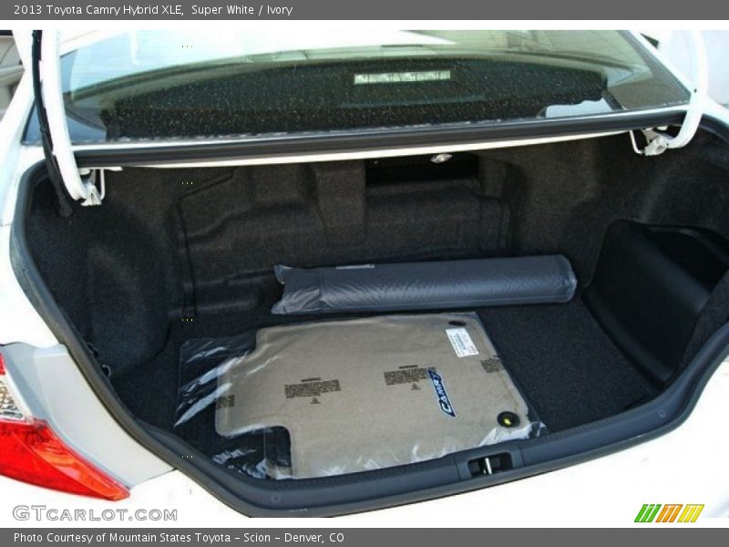 Super White / Ivory 2013 Toyota Camry Hybrid XLE