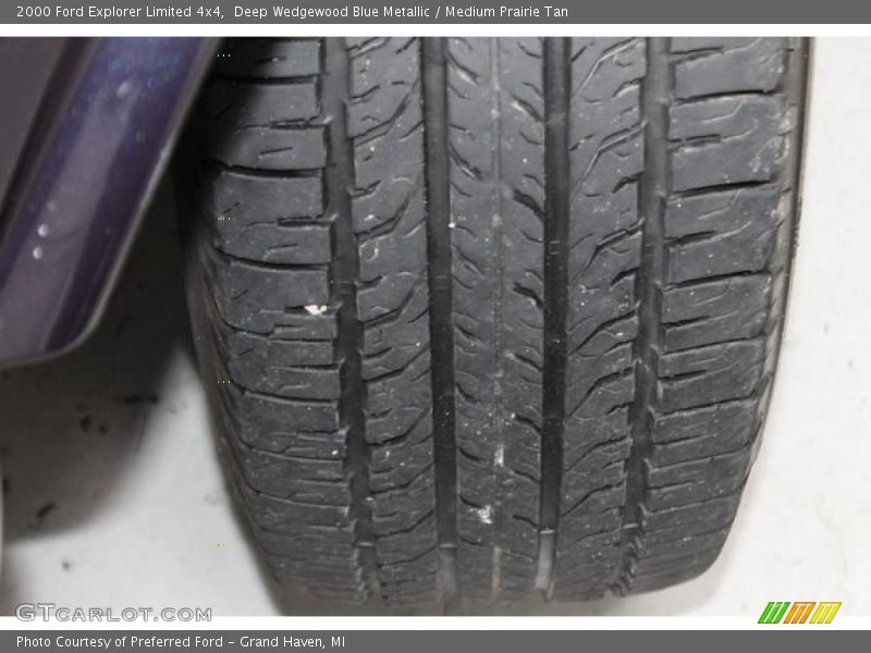 Deep Wedgewood Blue Metallic / Medium Prairie Tan 2000 Ford Explorer Limited 4x4