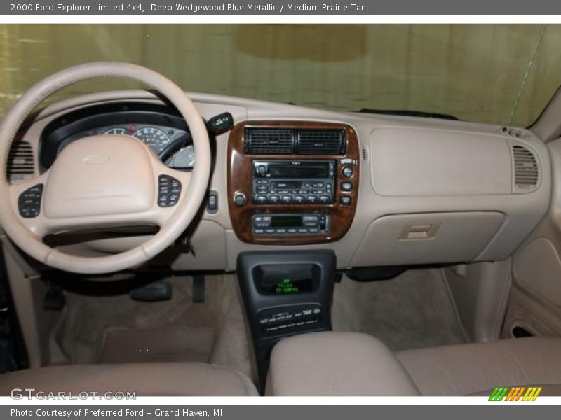 Dashboard of 2000 Explorer Limited 4x4