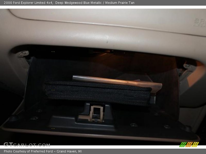 Deep Wedgewood Blue Metallic / Medium Prairie Tan 2000 Ford Explorer Limited 4x4