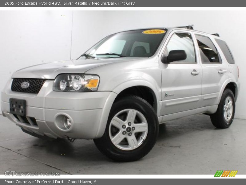Front 3/4 View of 2005 Escape Hybrid 4WD