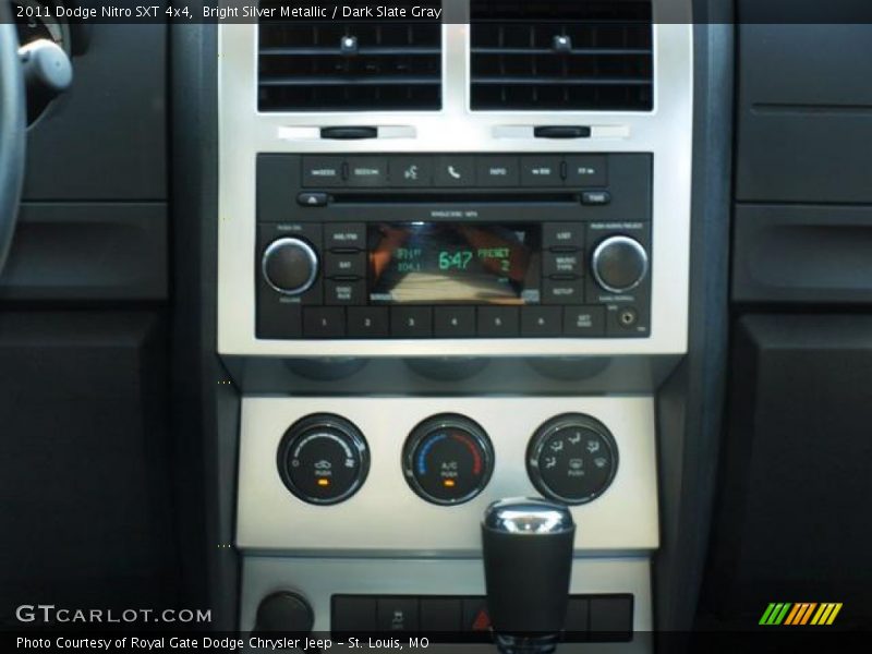 Bright Silver Metallic / Dark Slate Gray 2011 Dodge Nitro SXT 4x4