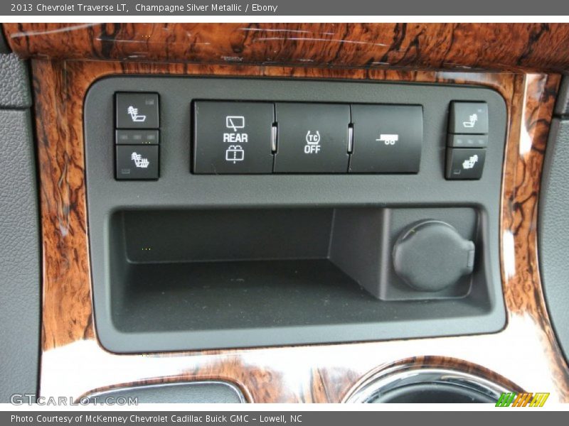 Champagne Silver Metallic / Ebony 2013 Chevrolet Traverse LT