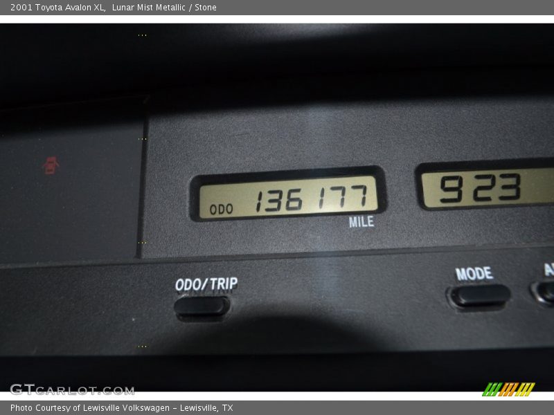 Lunar Mist Metallic / Stone 2001 Toyota Avalon XL