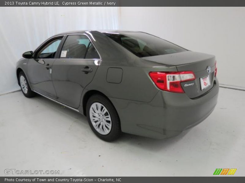 Cypress Green Metallic / Ivory 2013 Toyota Camry Hybrid LE