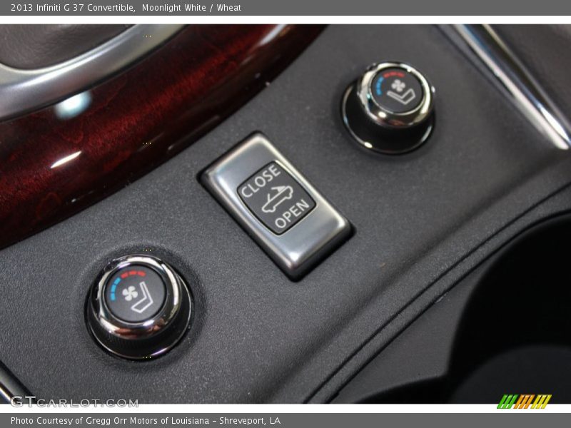 Controls of 2013 G 37 Convertible