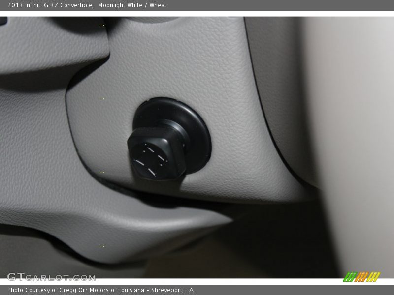 Controls of 2013 G 37 Convertible