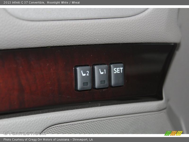 Controls of 2013 G 37 Convertible