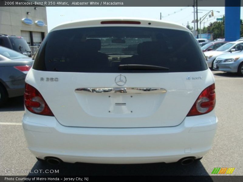 Alabaster White / Macadamia 2006 Mercedes-Benz R 350 4Matic