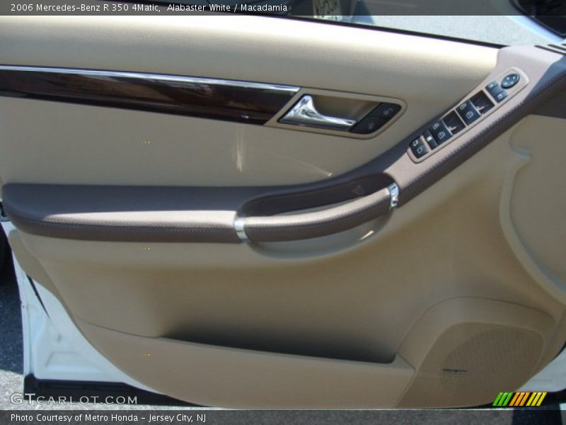 Alabaster White / Macadamia 2006 Mercedes-Benz R 350 4Matic