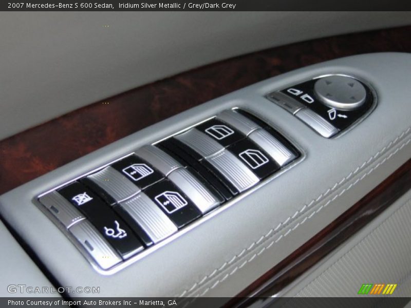 Controls of 2007 S 600 Sedan