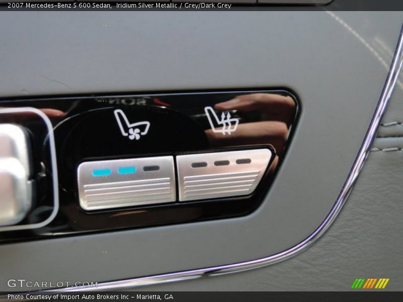 Controls of 2007 S 600 Sedan