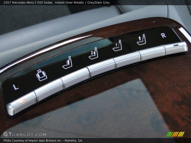 Controls of 2007 S 600 Sedan