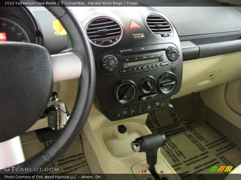 Harvest Moon Beige / Cream 2010 Volkswagen New Beetle 2.5 Convertible