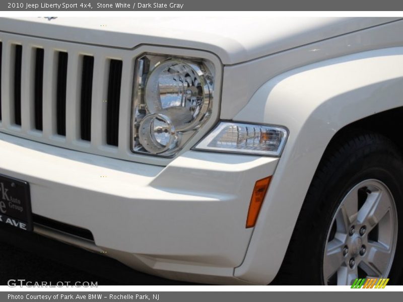 Stone White / Dark Slate Gray 2010 Jeep Liberty Sport 4x4