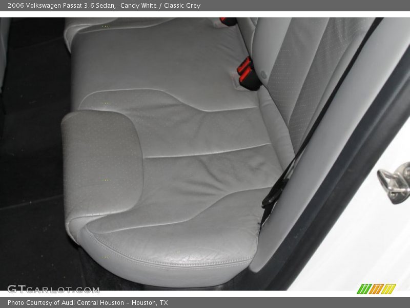 Candy White / Classic Grey 2006 Volkswagen Passat 3.6 Sedan