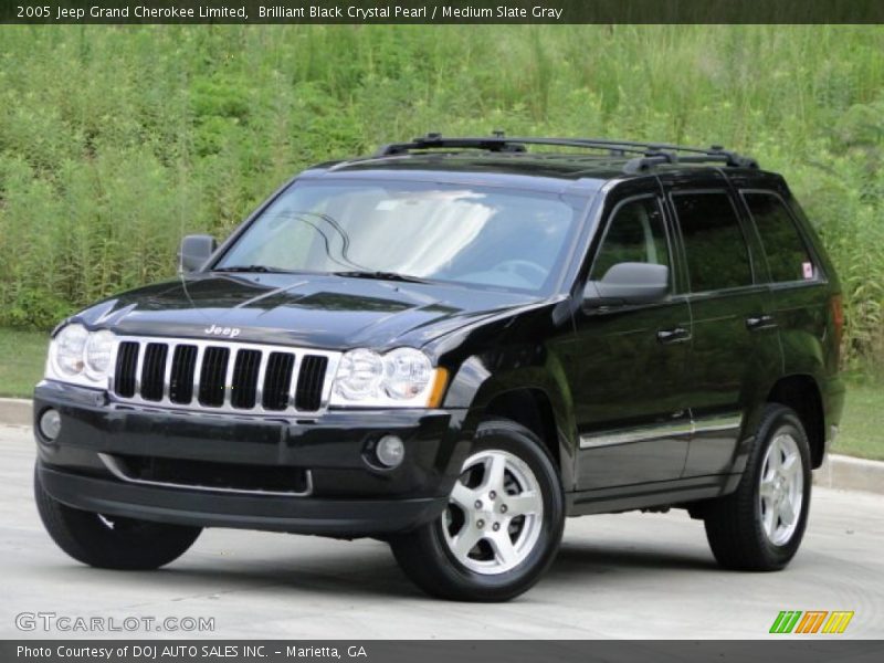 Front 3/4 View of 2005 Grand Cherokee Limited