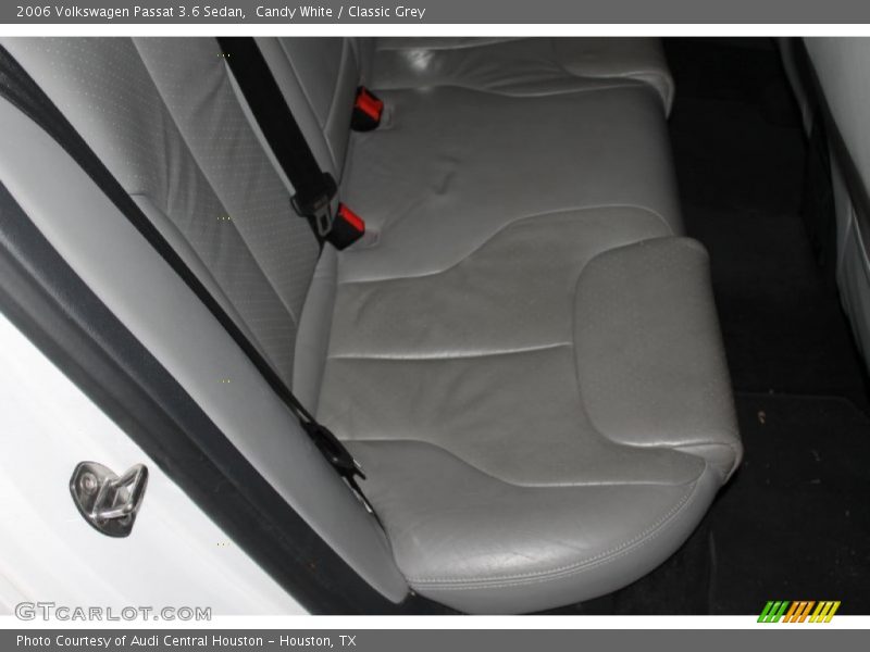 Candy White / Classic Grey 2006 Volkswagen Passat 3.6 Sedan