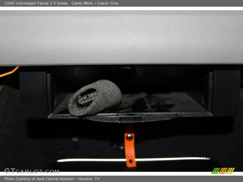 Candy White / Classic Grey 2006 Volkswagen Passat 3.6 Sedan