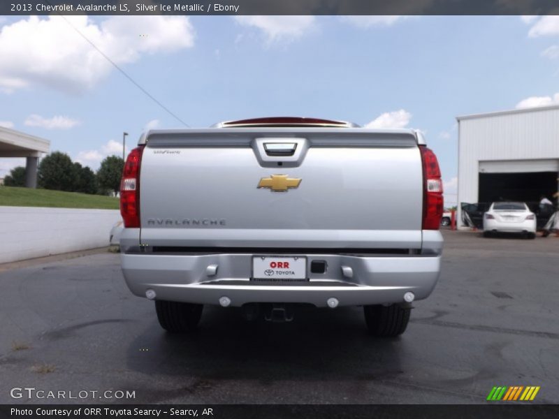 Silver Ice Metallic / Ebony 2013 Chevrolet Avalanche LS
