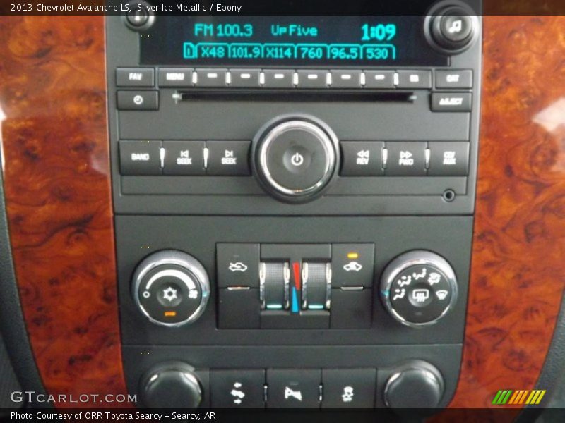 Silver Ice Metallic / Ebony 2013 Chevrolet Avalanche LS