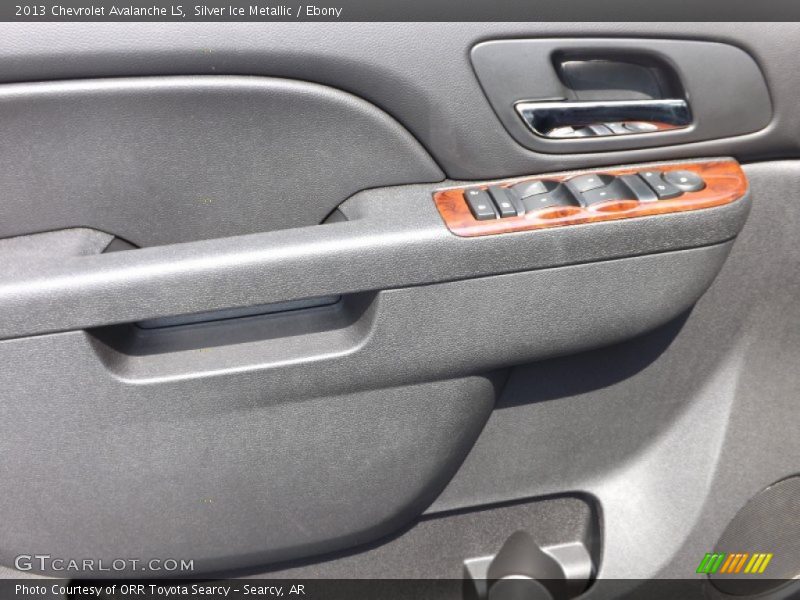 Silver Ice Metallic / Ebony 2013 Chevrolet Avalanche LS