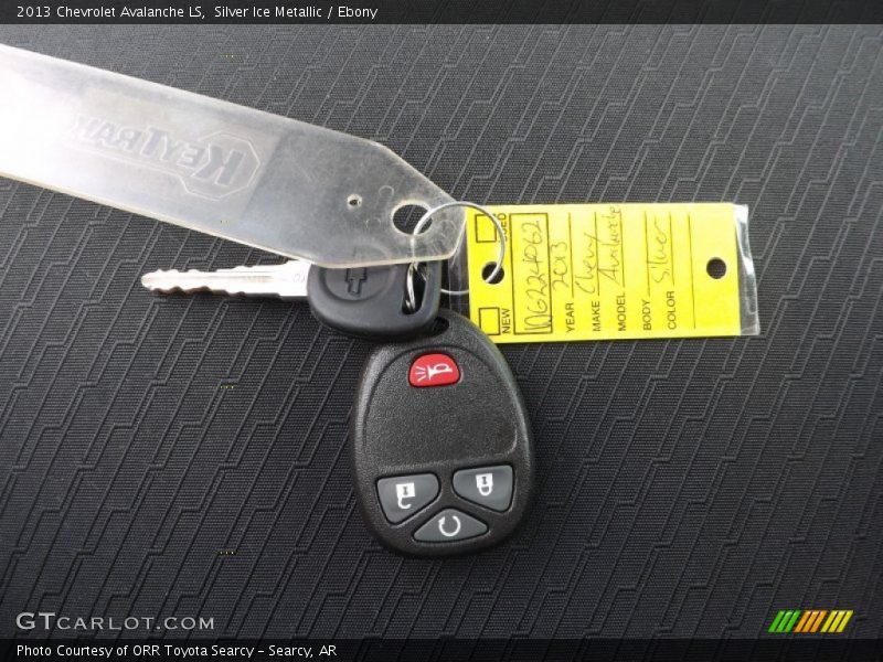 Silver Ice Metallic / Ebony 2013 Chevrolet Avalanche LS