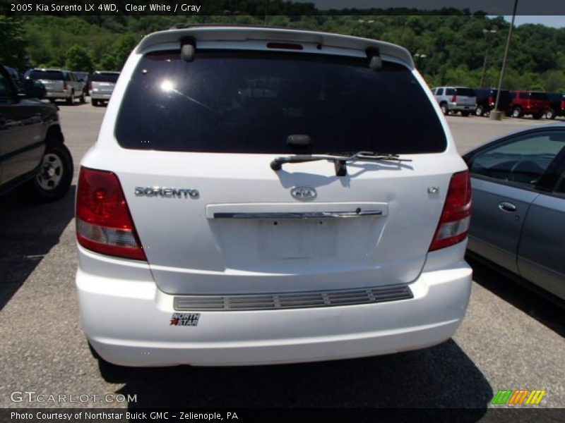 Clear White / Gray 2005 Kia Sorento LX 4WD