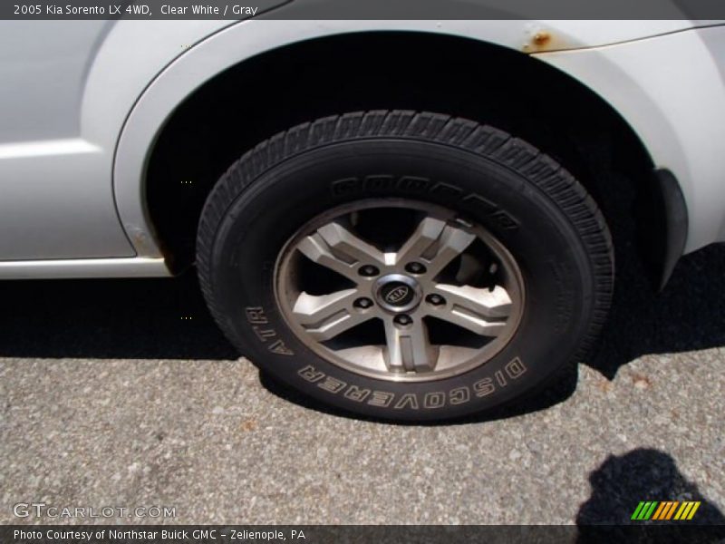 Clear White / Gray 2005 Kia Sorento LX 4WD