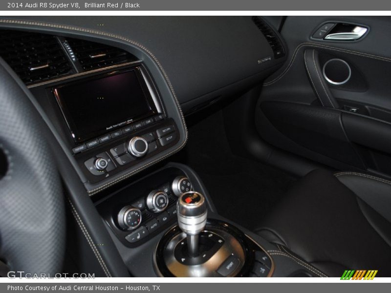 Controls of 2014 R8 Spyder V8