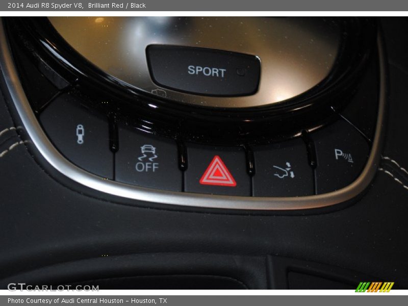 Controls of 2014 R8 Spyder V8